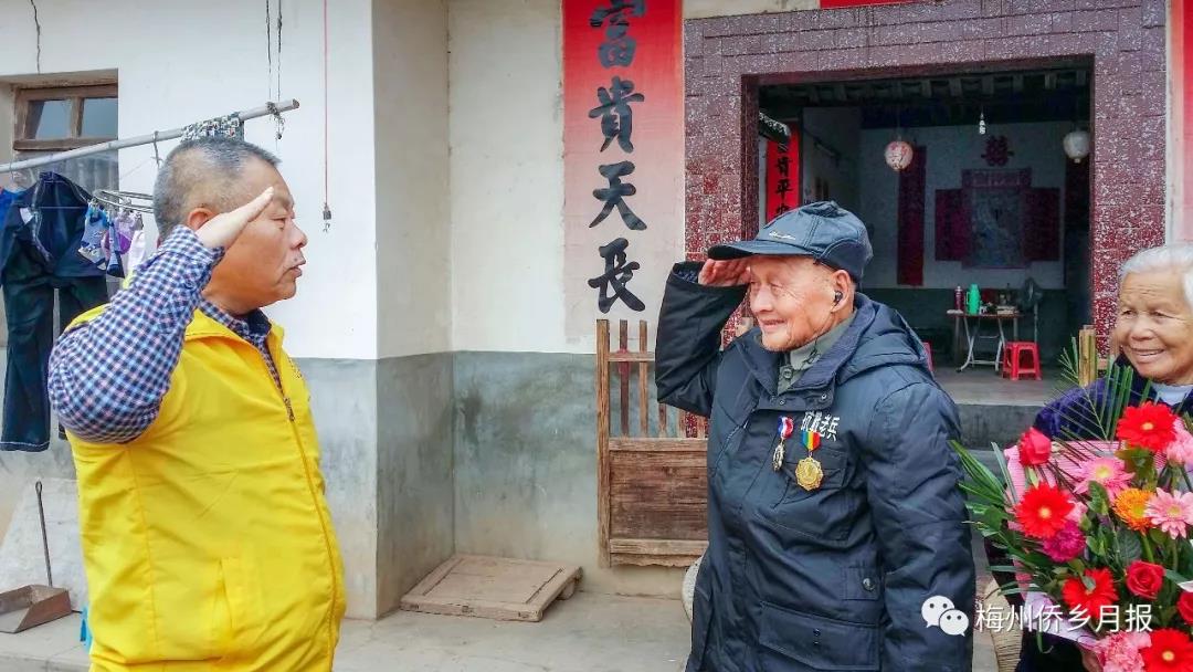 李建華與抗戰(zhàn)老兵的故事：為英雄盡孝道，為后世傳善行